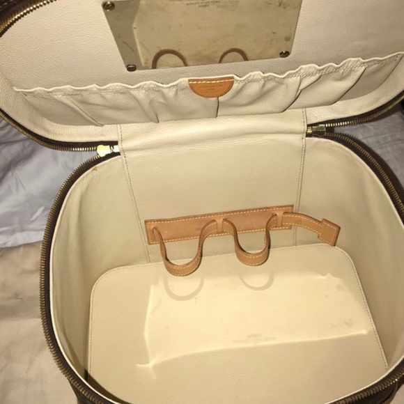 đź’Ż% Authentic Louis Vuitton Nice Cosmetic Vanity - Picture 3 of 5